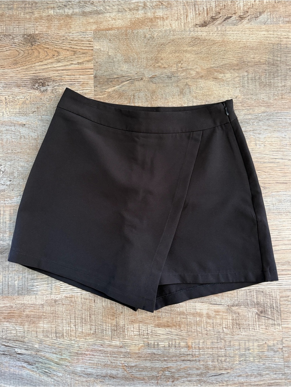 Sincerely Jules Black Wrap Front Skort Size M